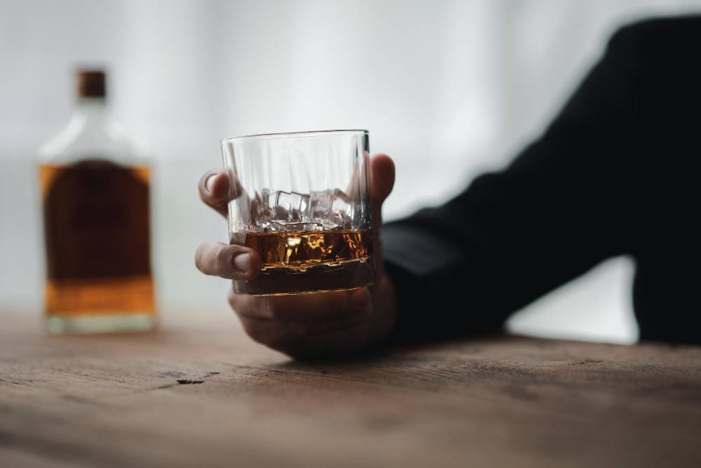 Rozpoznawanie pierwszych objawów alkoholizmu